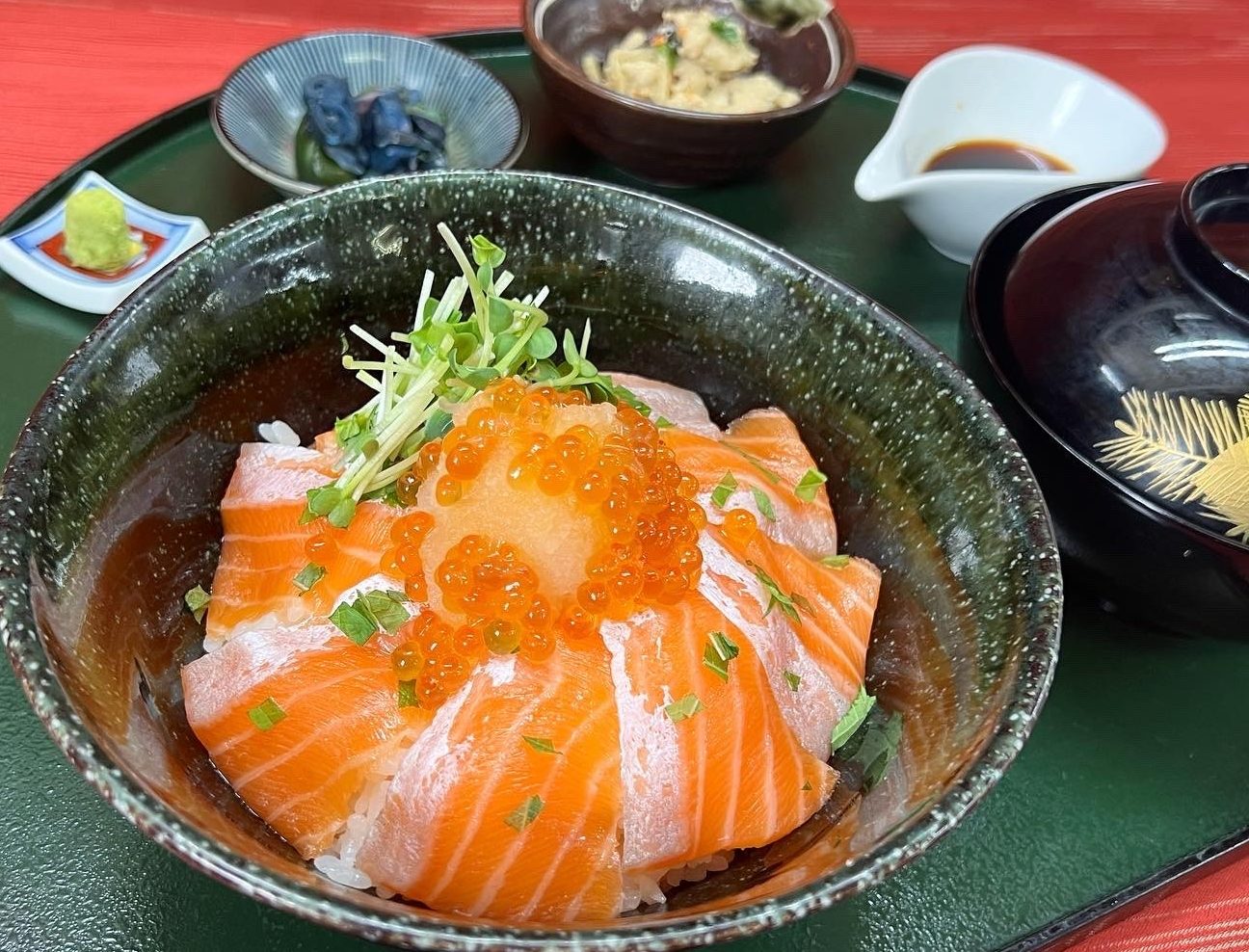 サーモンいくら丼